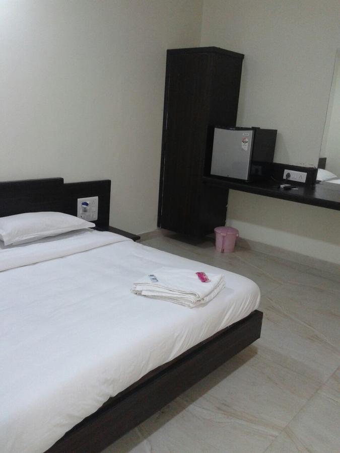 Safari Hotel & Resort Somnath Room photo