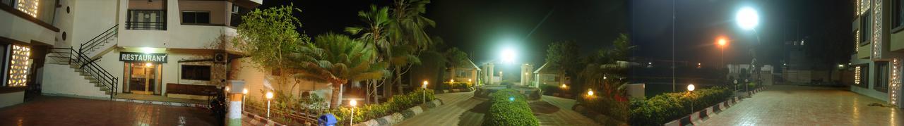 Safari Hotel & Resort Somnath Exterior photo