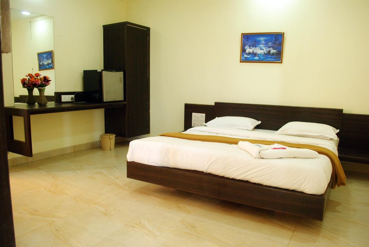 Safari Hotel & Resort Somnath Exterior photo