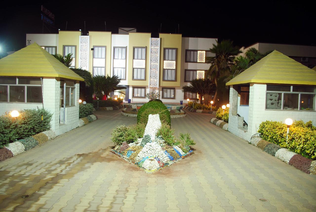 Safari Hotel & Resort Somnath Exterior photo