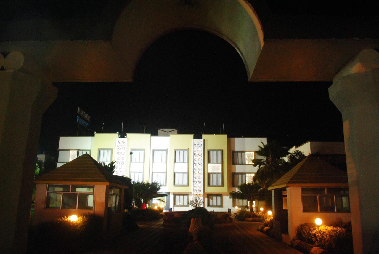 Safari Hotel & Resort Somnath Exterior photo