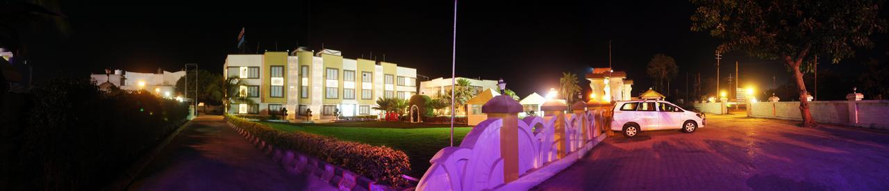 Safari Hotel & Resort Somnath Exterior photo